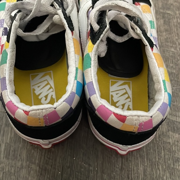 Colorful Vans - Picture 4 of 6